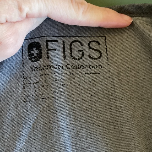 FIGS Technical Collection Men’s Gray Scrub shirt Large - Picture 7 of 8